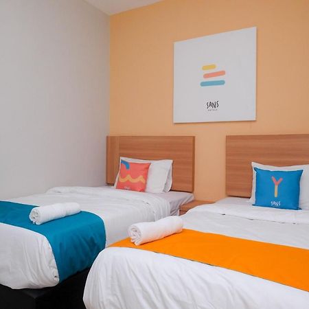 Sans Hotel Tiga Putri Semarang By Reddoorz Екстериор снимка