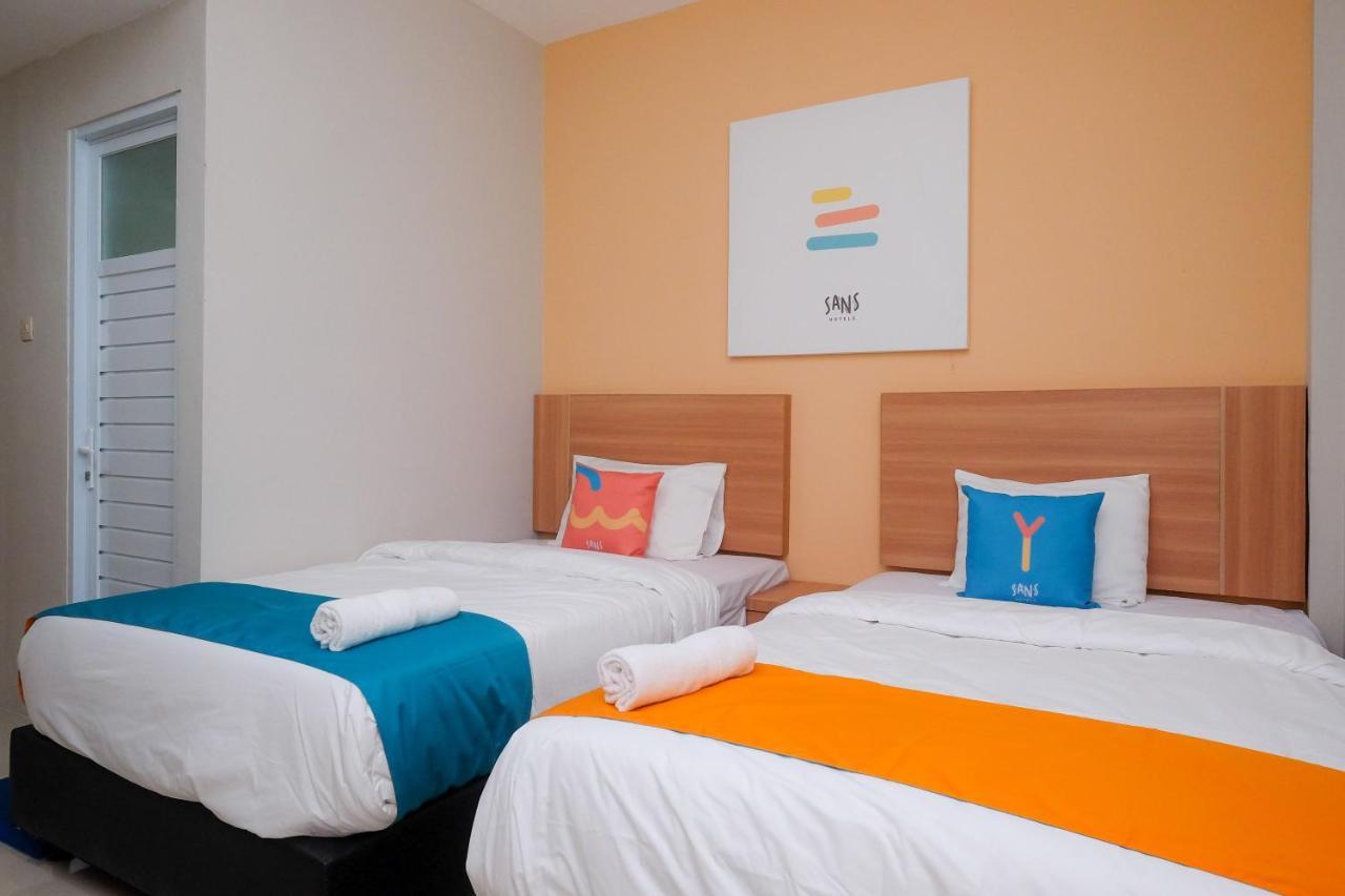Sans Hotel Tiga Putri Semarang By Reddoorz Екстериор снимка