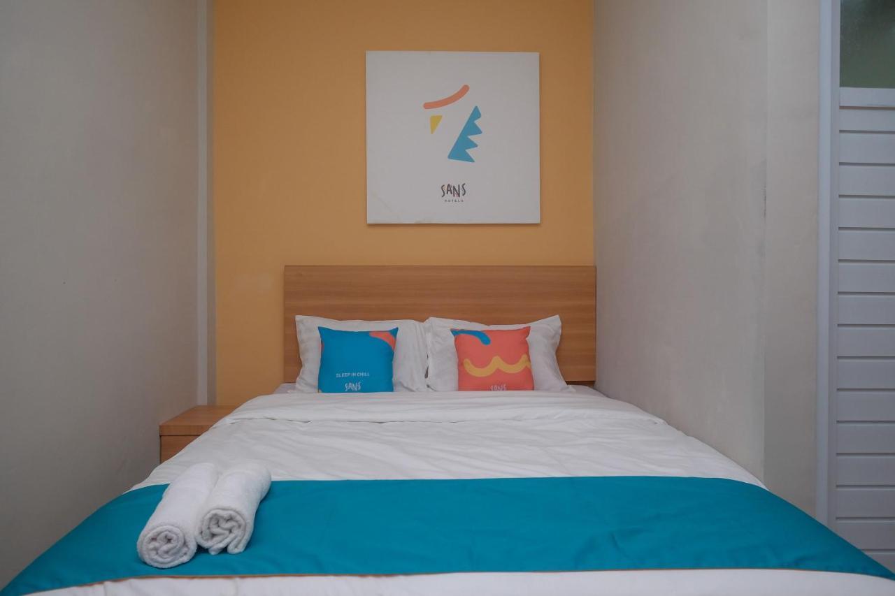Sans Hotel Tiga Putri Semarang By Reddoorz Екстериор снимка