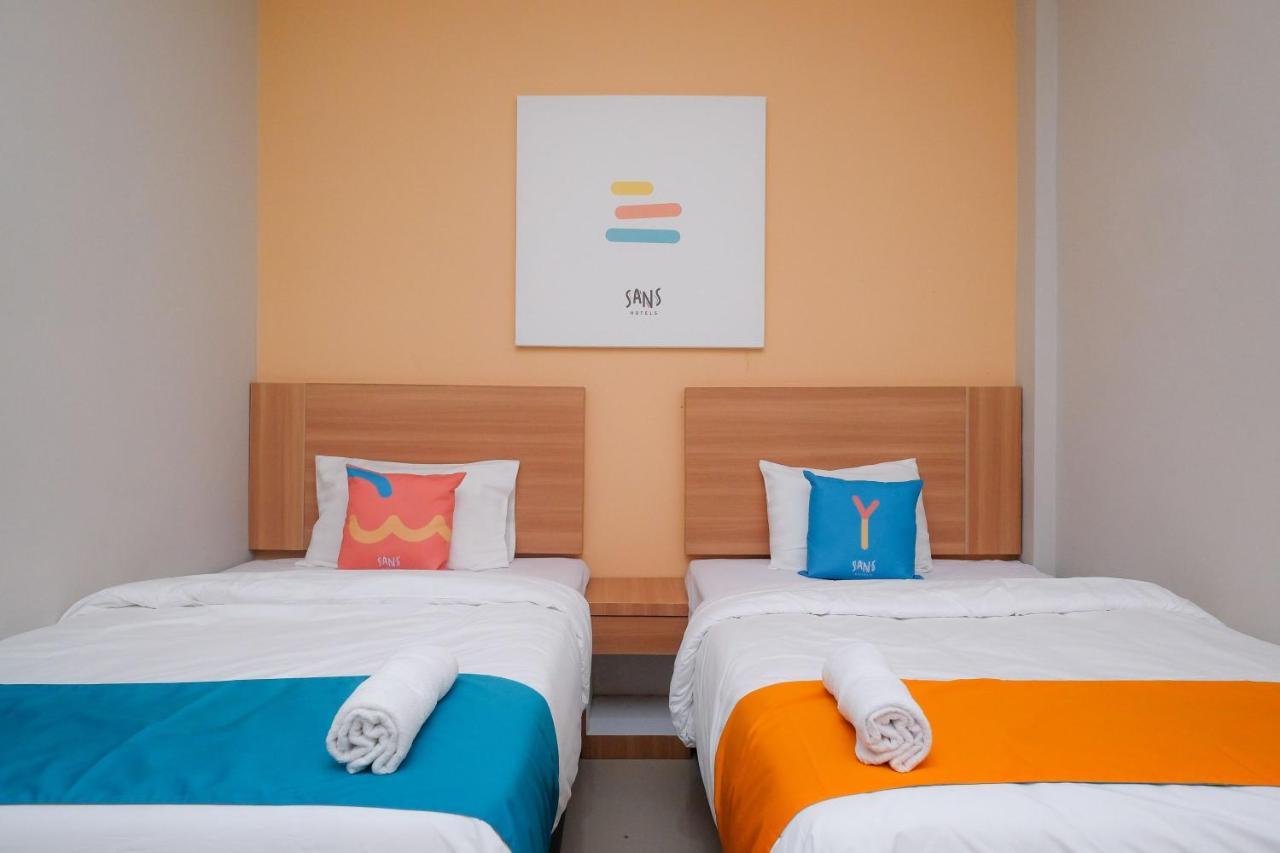 Sans Hotel Tiga Putri Semarang By Reddoorz Екстериор снимка
