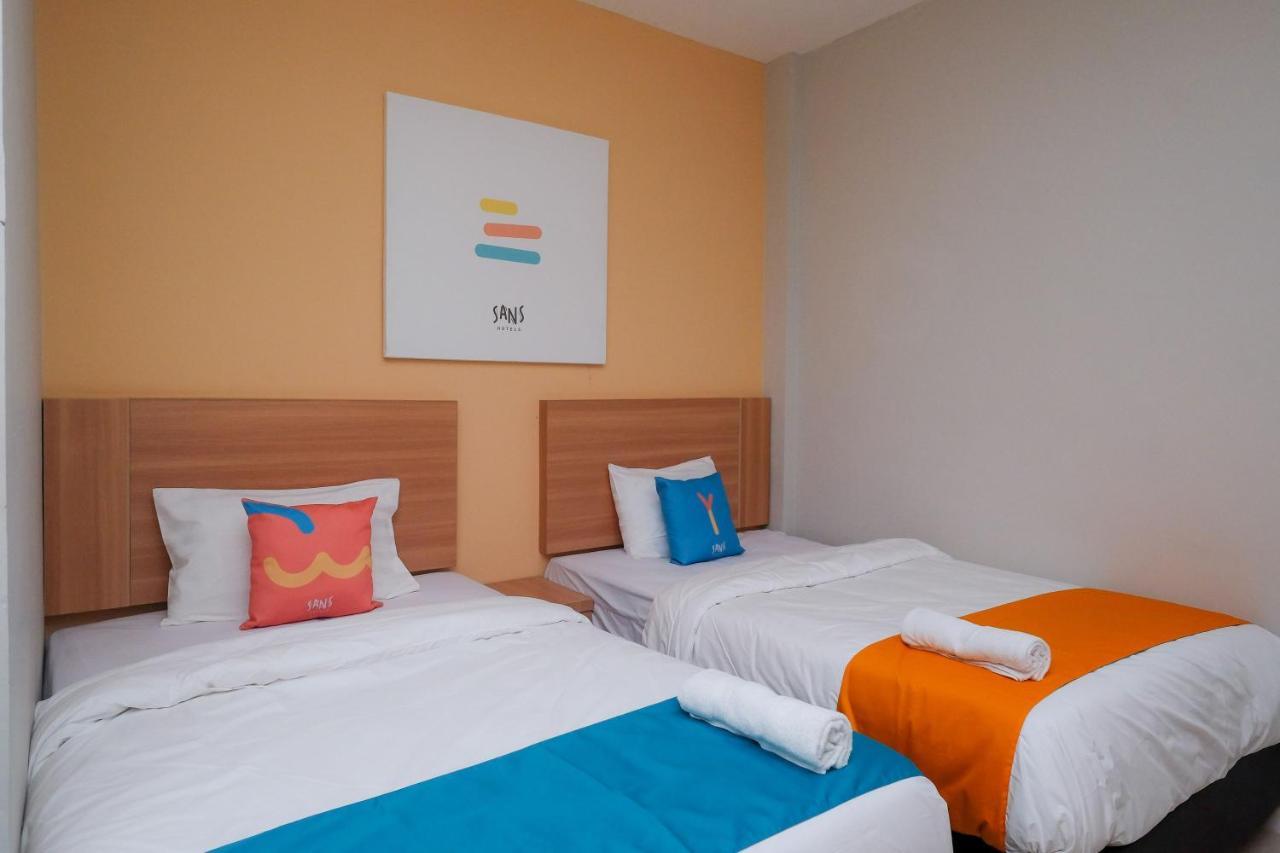 Sans Hotel Tiga Putri Semarang By Reddoorz Екстериор снимка