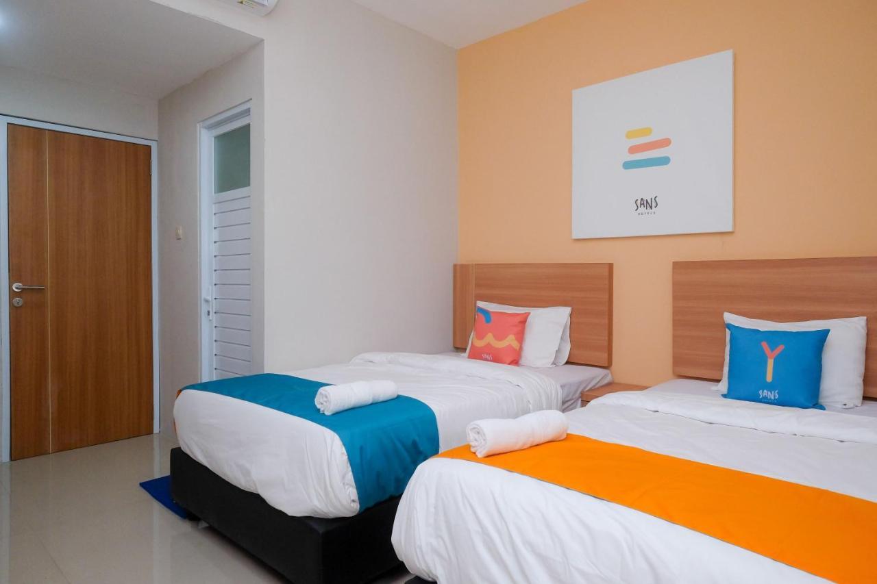 Sans Hotel Tiga Putri Semarang By Reddoorz Екстериор снимка