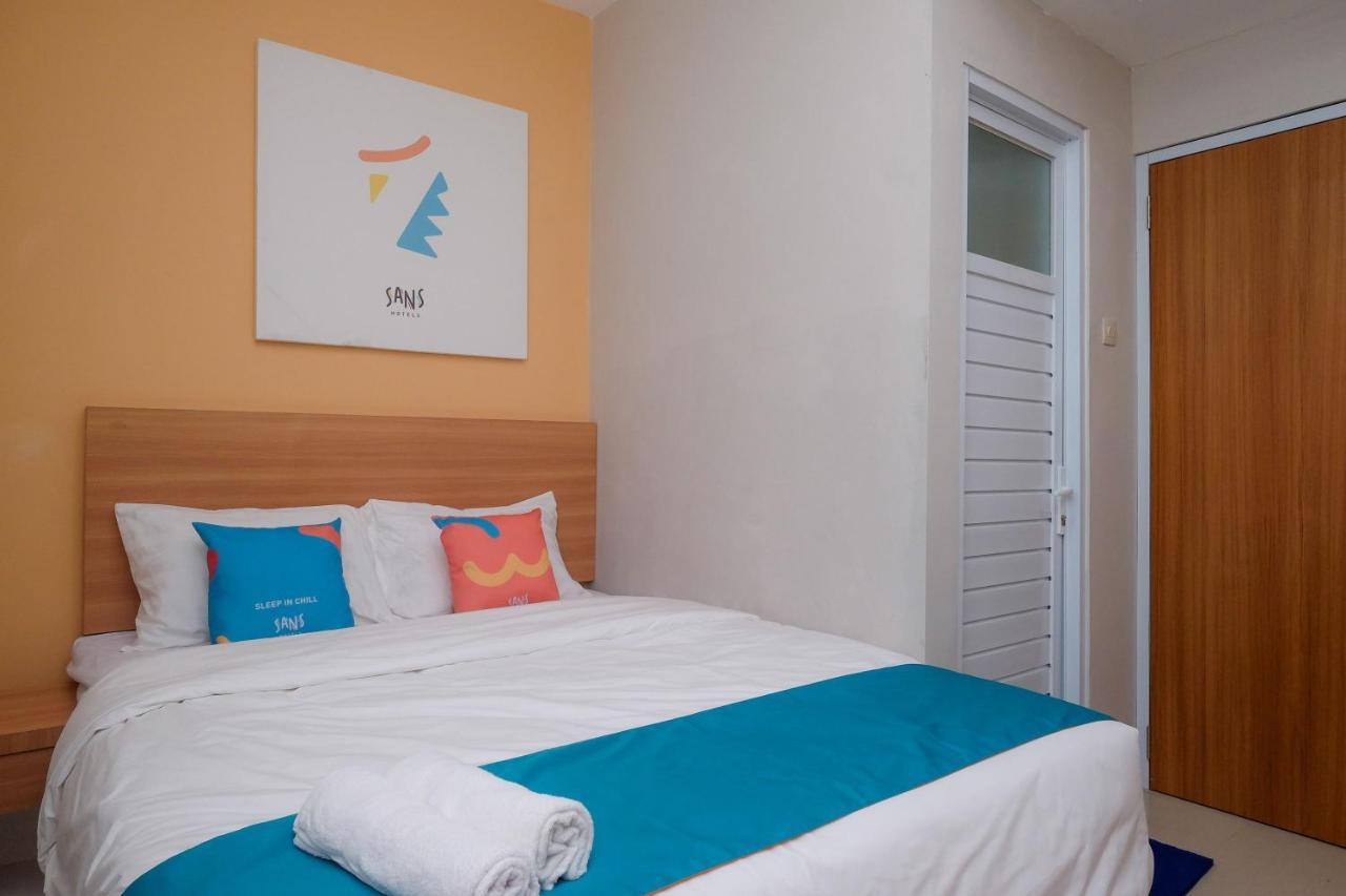 Sans Hotel Tiga Putri Semarang By Reddoorz Екстериор снимка