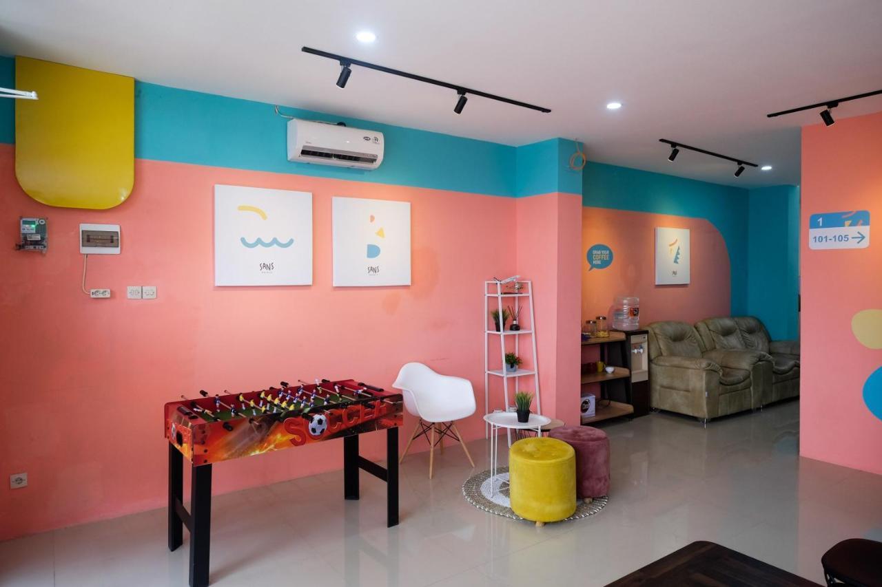 Sans Hotel Tiga Putri Semarang By Reddoorz Екстериор снимка