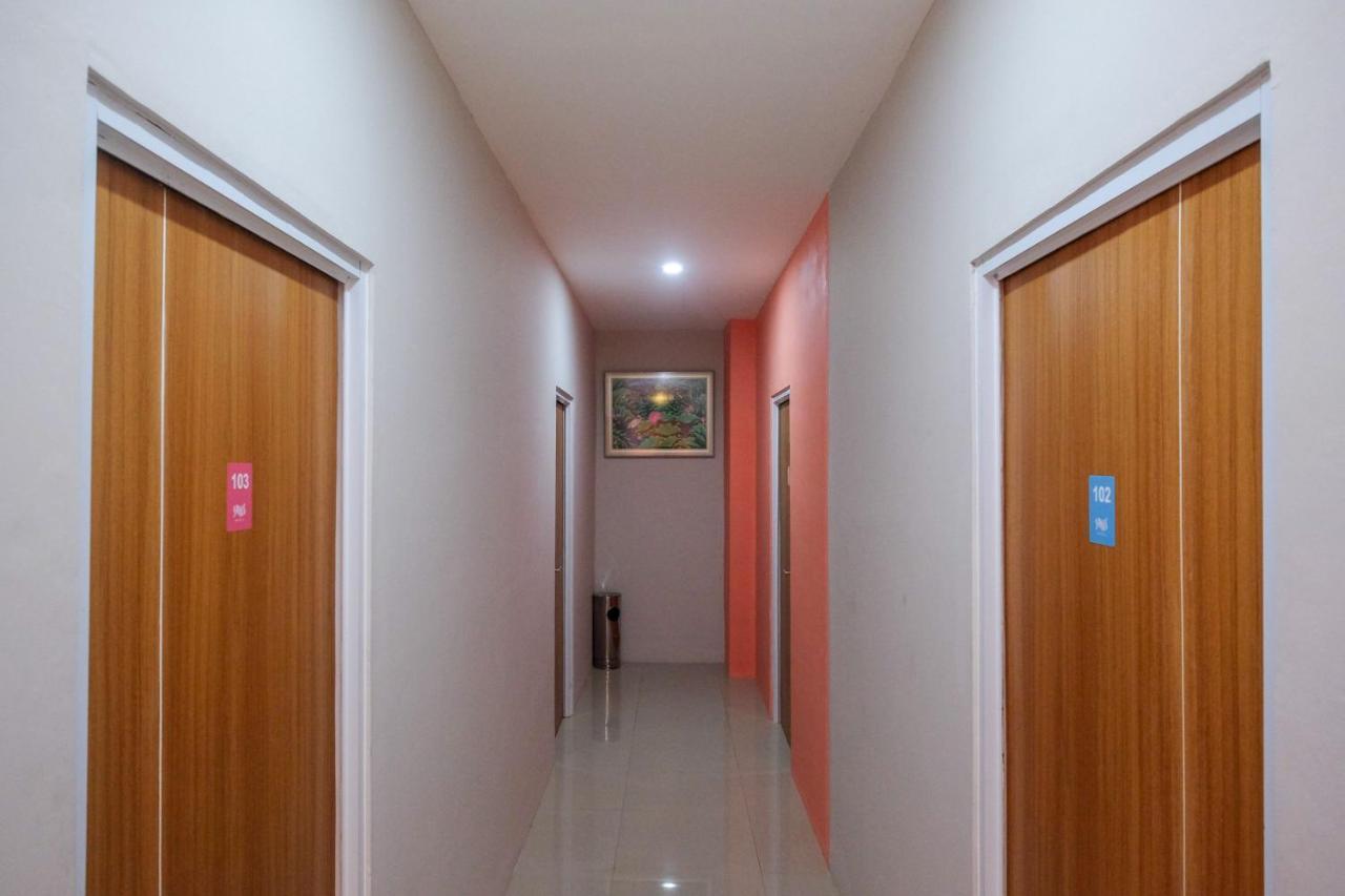 Sans Hotel Tiga Putri Semarang By Reddoorz Екстериор снимка