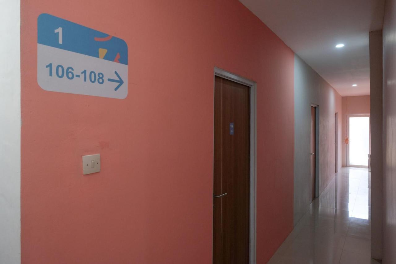 Sans Hotel Tiga Putri Semarang By Reddoorz Екстериор снимка